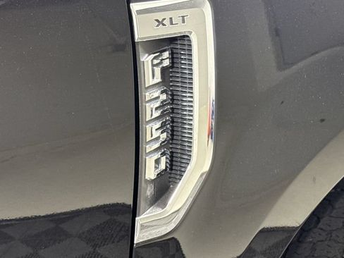 Certified 2022 Ford F250 XLT w/ XLT Premium Package AWD/4WD image 18