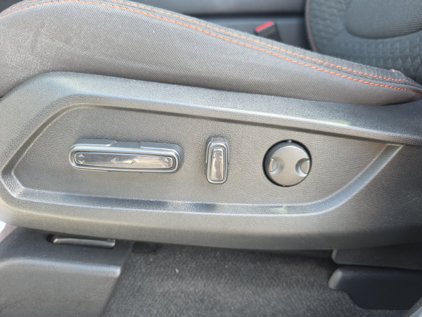 Used 2025 Honda Pilot Sport image 16
