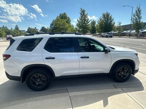 Used 2024 Honda Pilot TrailSport image 6