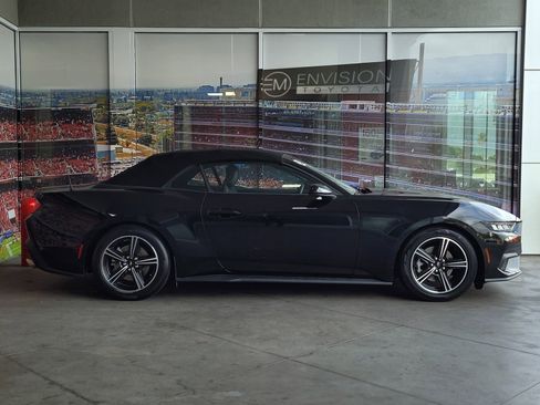 Used 2024 Ford Mustang Convertible image 5
