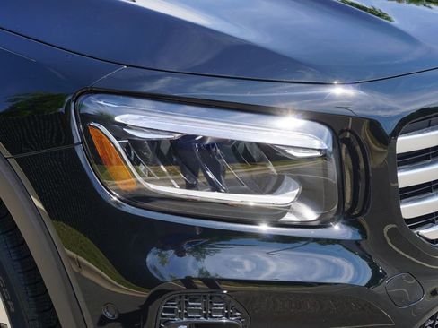 New 2025 Mercedes-Benz GLB 250 4MATIC image 10