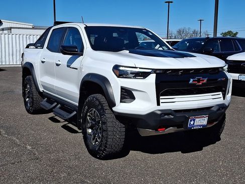 Used 2024 Chevrolet Colorado ZR2 w/ LPO, Sports Bar Package image 2