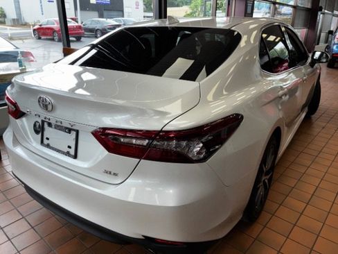 Used 2022 Toyota Camry XLE FWD image 9