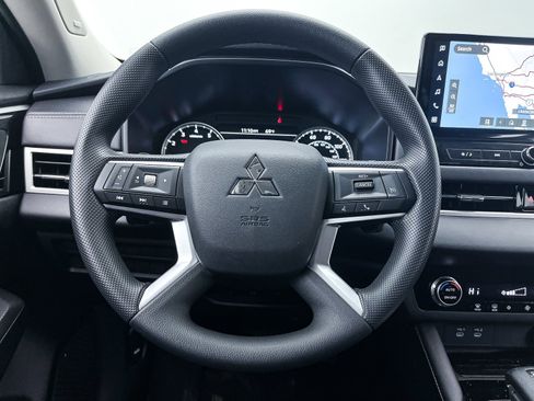 New 2025 Mitsubishi Outlander ES image 21