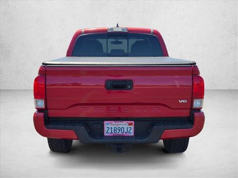 Used 2017 Toyota Tacoma TRD Sport w/ Tow Package RWD image 7