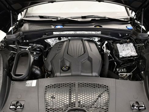 Used 2025 Porsche Macan image 13