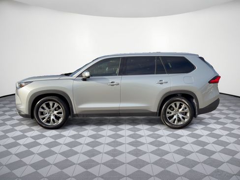 Used 2024 Toyota Grand Highlander FWD image 2