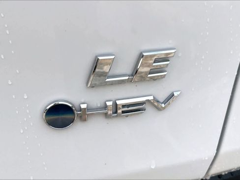 Used 2025 Toyota RAV4 LE AWD/4WD image 10