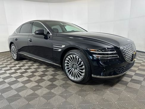 Used 2023 Genesis G80 image 2