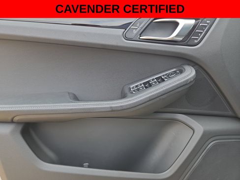 Used 2025 Porsche Macan AWD/4WD image 15