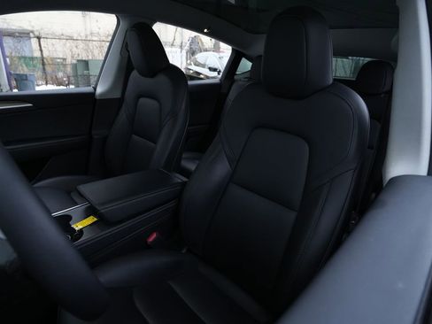 Used 2023 Tesla Model Y Long Range image 19