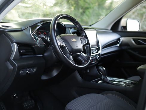 Used 2018 Chevrolet Traverse LT w/ LPO, 'HIT The Road' Package AWD/4WD image 9