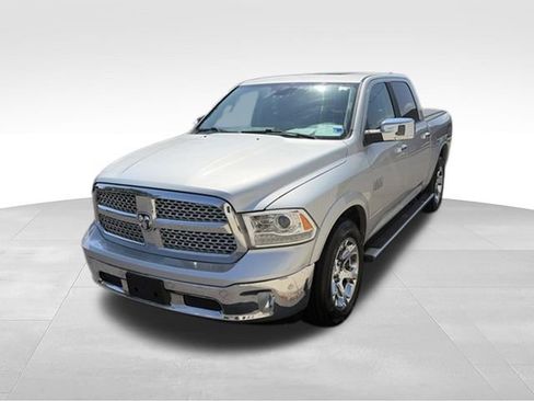 Used 2017 RAM 1500 Laramie w/ Convenience Group AWD/4WD image 34