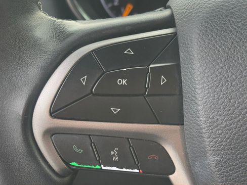 Used 2019 Jeep Grand Cherokee Laredo w/ 18" Wheel & 8.4" Radio Group image 18