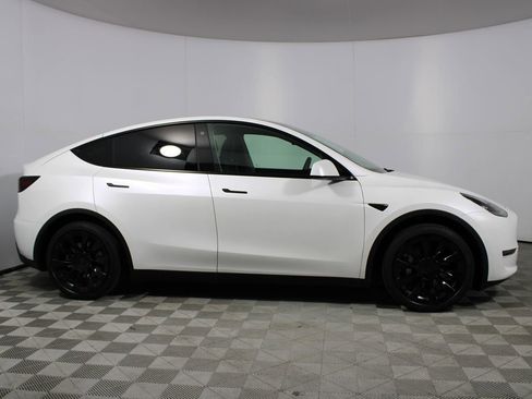 Used 2021 Tesla Model Y Long Range image 31