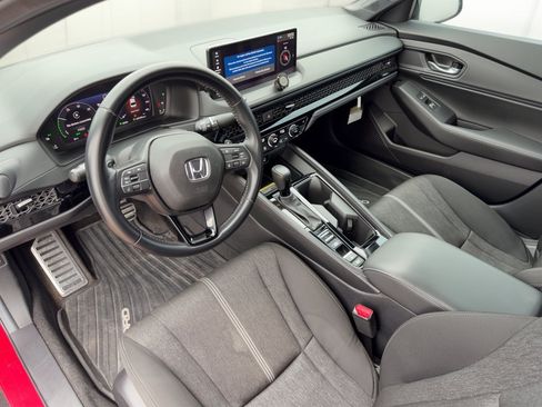 Used 2025 Honda Accord Sport image 4