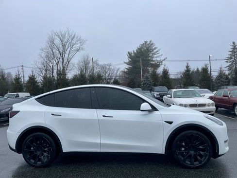 Used 2022 Tesla Model Y Long Range image 4