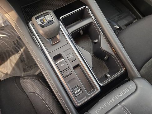Certified 2024 Nissan Pathfinder SV image 28