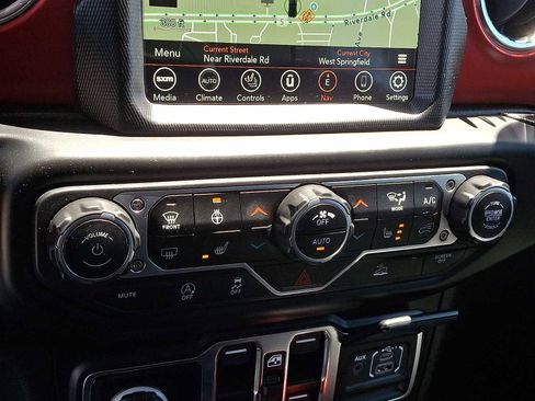 Used 2023 Jeep Wrangler Unlimited Rubicon w/ LED Lighting Group AWD/4WD image 16