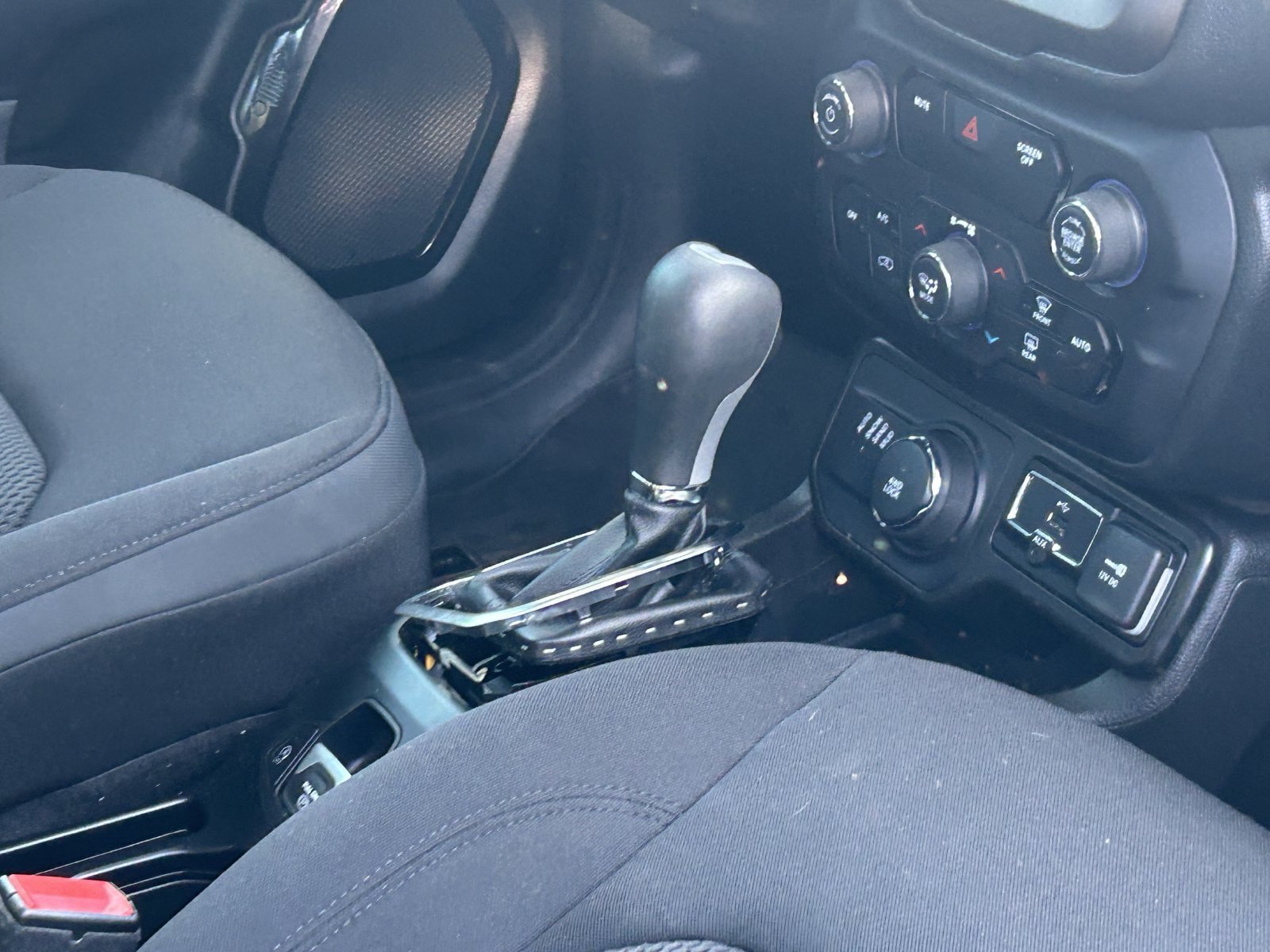 Used 2020 Jeep Renegade Altitude AWD/4WD image 9