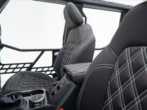 Used 2025 Ford Bronco Summertime image 35