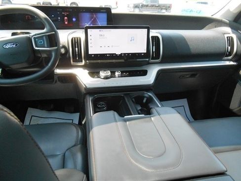 Certified 2025 Ford Expedition Max Active AWD/4WD image 4