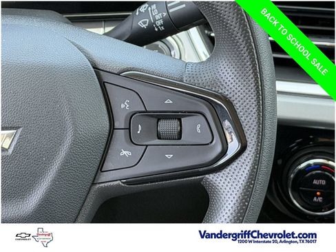 Used 2025 Chevrolet Trax LT FWD image 12