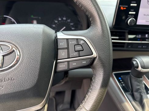 Used 2022 Toyota Sienna XLE image 29