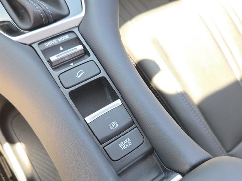 Used 2024 Honda HR-V EX-L image 18