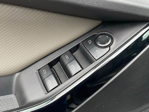 Used 2025 Chevrolet Equinox LT w/ Convenience Package II image 12