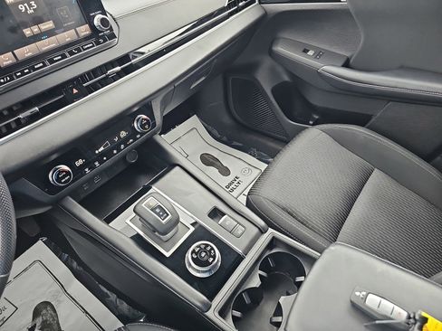 Used 2022 Mitsubishi Outlander ES AWD/4WD image 25