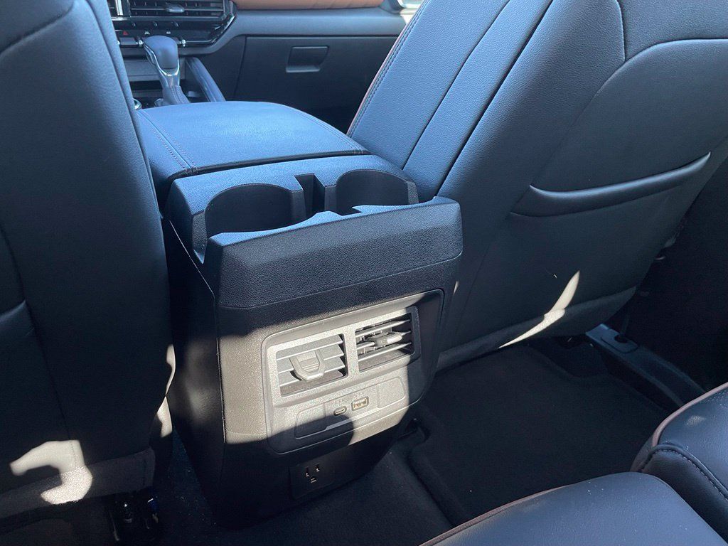 Used 2025 GMC Canyon AT4 w/ Nightfall Edition AWD/4WD image 27