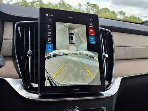 New 2026 Volvo XC90 B6 Plus image 16