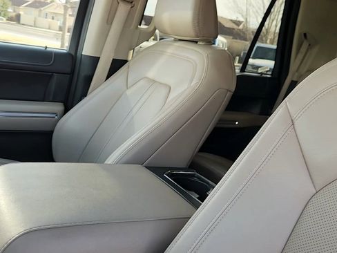 Used 2024 Ford Expedition Limited image 31
