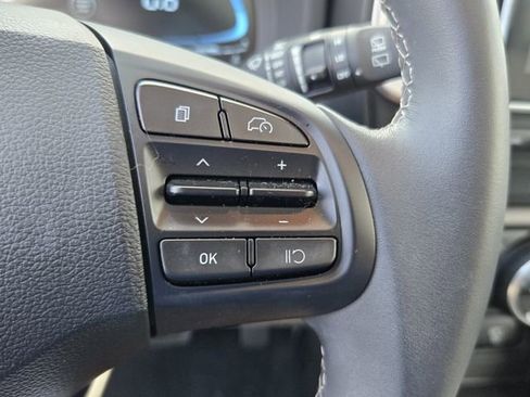 Certified 2025 Hyundai Venue SEL FWD image 21
