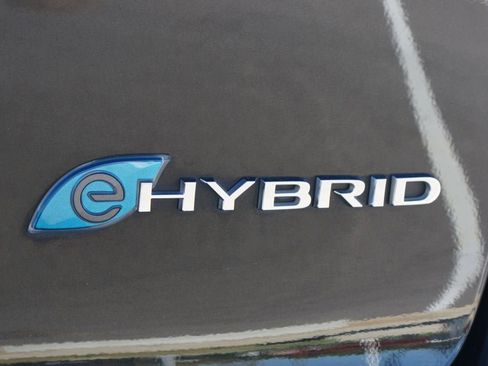 Used 2022 Chrysler Pacifica Limited w/ Uconnect Theater Family Group image 22