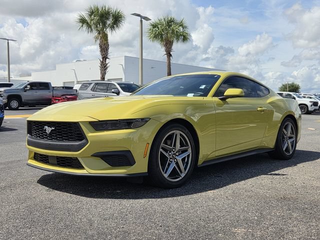 Used 2025 Ford Mustang Coupe RWD image 2