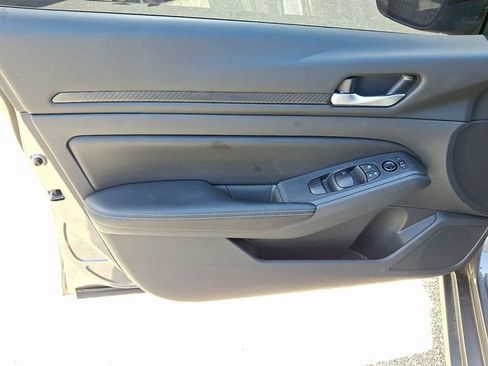 Used 2024 Nissan Altima 2.5 SV image 9