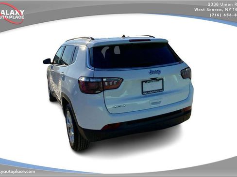 Used 2024 Jeep Compass Latitude AWD/4WD image 7