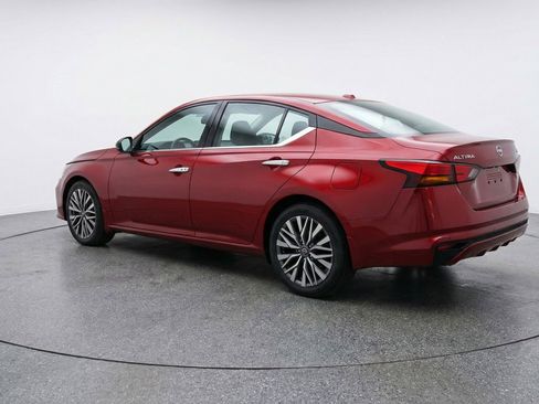 Used 2025 Nissan Altima 2.5 SV FWD image 6