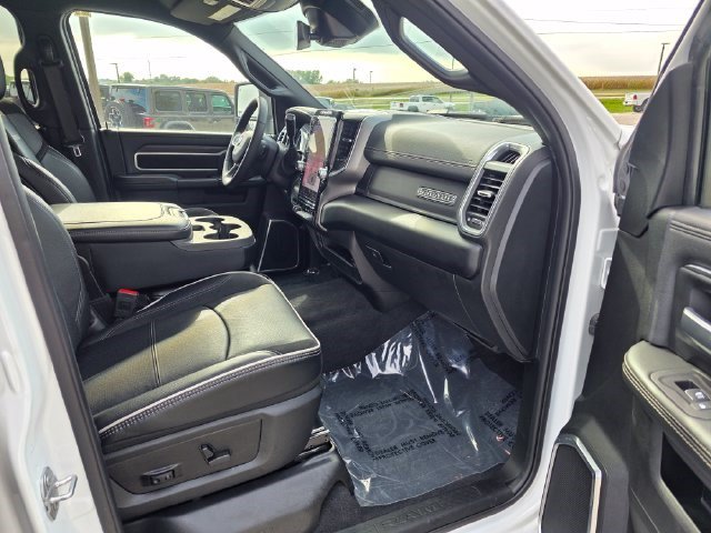 Used 2025 RAM 2500 Laramie AWD/4WD image 16