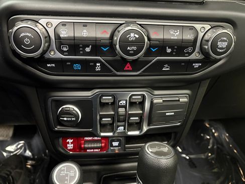 Used 2023 Jeep Wrangler Unlimited Rubicon 4xe w/ Cold Weather Group AWD/4WD image 16