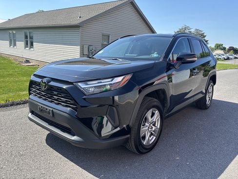 Used 2025 Toyota RAV4 XLE AWD/4WD image 8