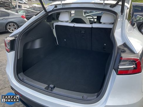 Used 2021 Tesla Model Y Long Range image 8