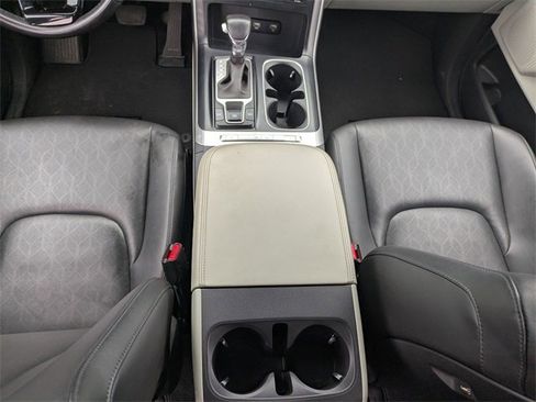 Used 2023 Kia Carnival LX image 20