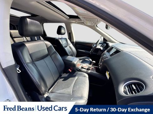 Used 2019 Nissan Pathfinder Platinum image 32