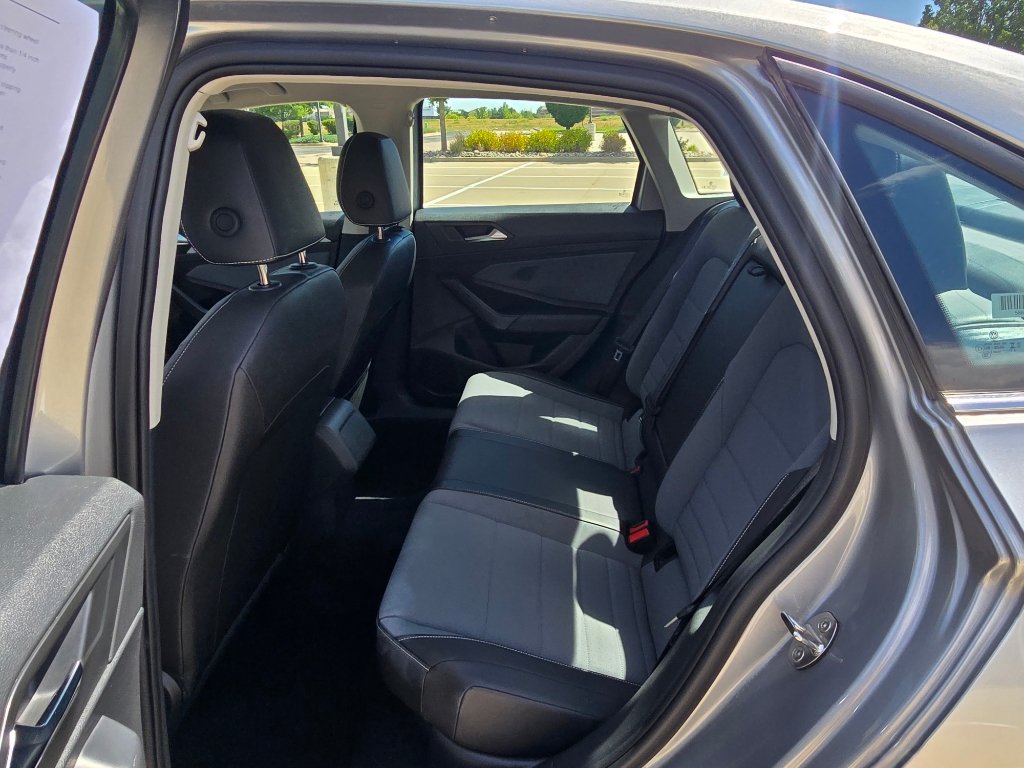 Used 2025 Volkswagen Jetta SE FWD image 15