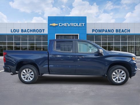 Used 2022 Chevrolet Silverado 1500 Custom image 2