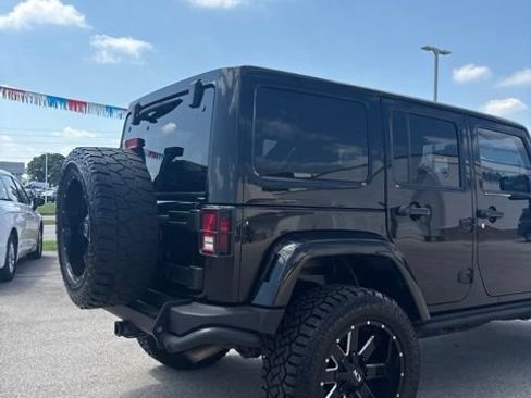 Used 2012 Jeep Wrangler Unlimited Rubicon AWD/4WD image 4