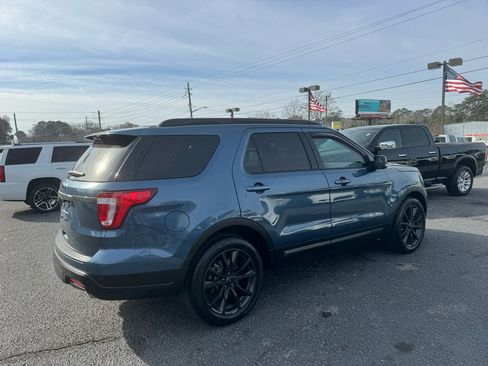 Used 2019 Ford Explorer XLT w/ Equipment Group 202A image 5